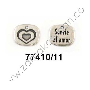 COLGANTE CORAZÓN "SONRÍE AL AMOR"